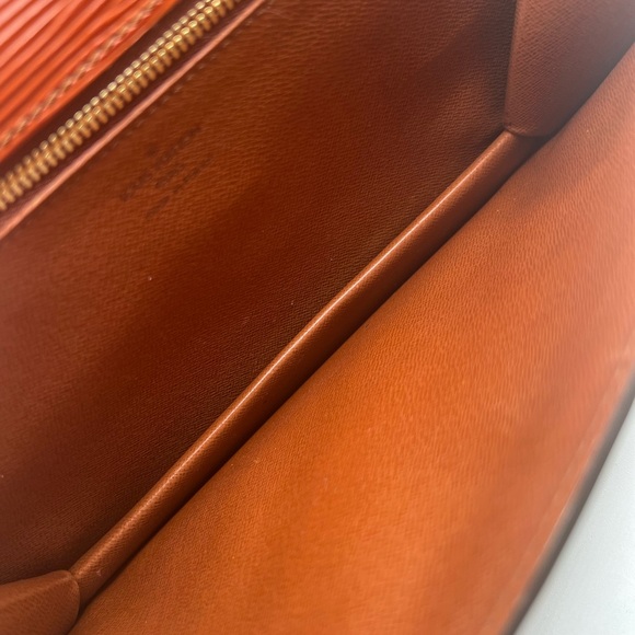 Louis Vuitton Epi Dragonne clutch Kenya brown EUC - Picture 10 of 16